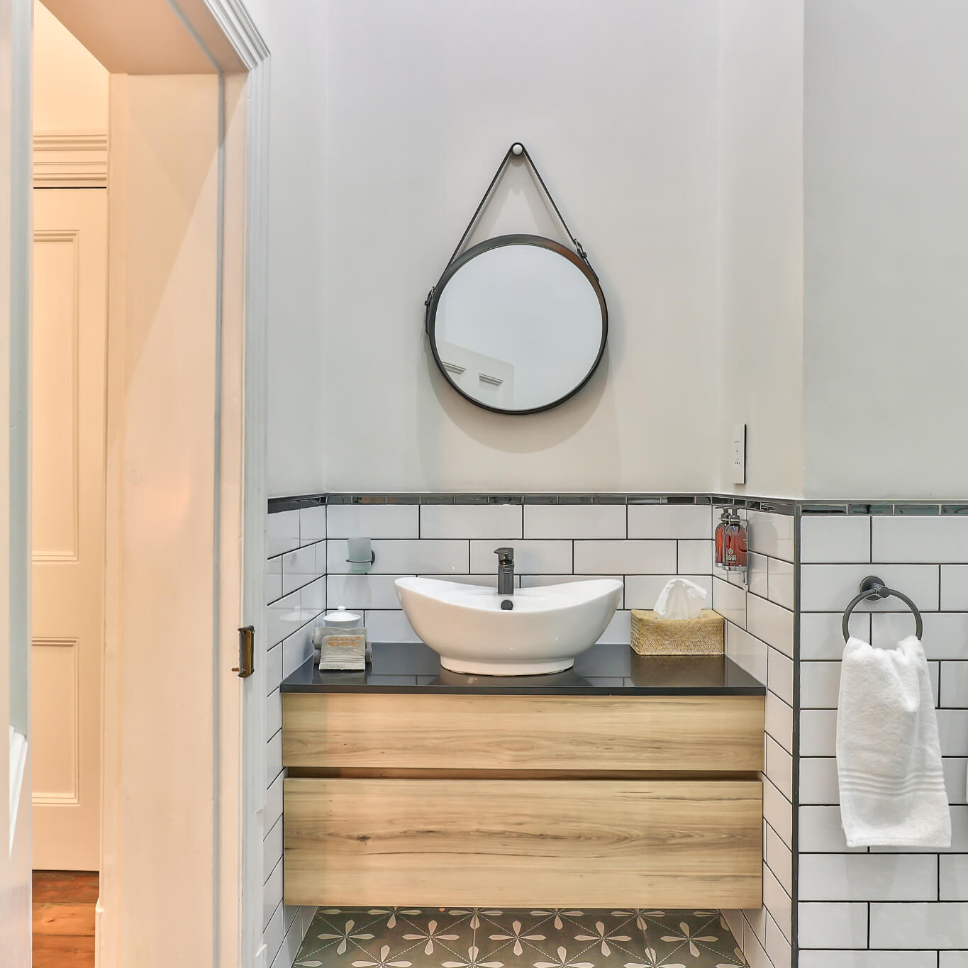 Small top Von Veh Room image